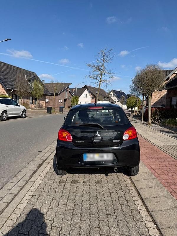 Gebraucht Mitsubishi Space Star 71 PS (52 kW) 2015 Schwarz Kleinwagen