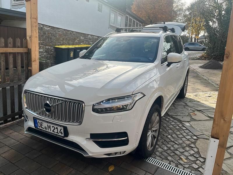 Weiß Gebraucht 2017 Volvo XC90 Inscription SUV | 27.500 € (Fairer Preis) - Bild 1/4