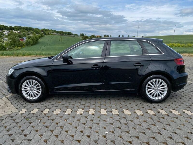 Schwarz Gebraucht 2016 Audi A3 Sportback Ambiente Limousine | 12.600 € (Guter Preis) - Bild 1/4