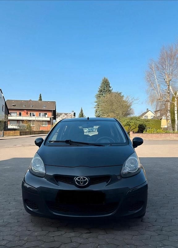 Gebraucht Toyota Aygo 68 PS (50 kW) 2012 Schwarz Kleinwagen