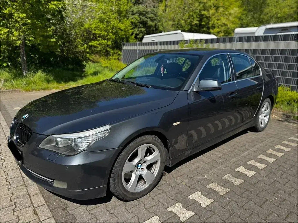 Gebraucht BMW 523 190 PS (139 kW) 2009 Grau Limousine