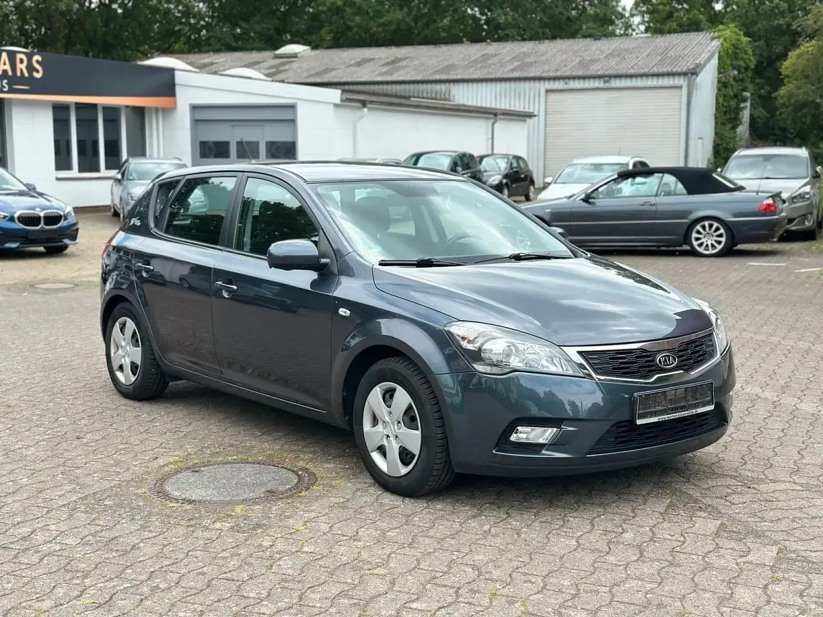 Gebraucht Kia Ceed Vision 90 PS (66 kW) 2010 Grau Kleinwagen