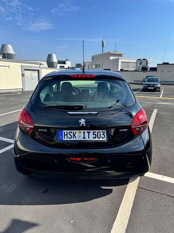 Gebraucht Peugeot 208 Active 82 PS (60 kW) 2016 Schwarz Kleinwagen