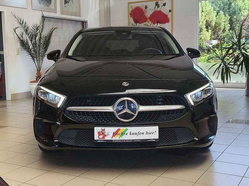 Schwarz Gebraucht 2021 Mercedes A200 Limousine | 22.990 € (Fairer Preis) - Bild 1/3