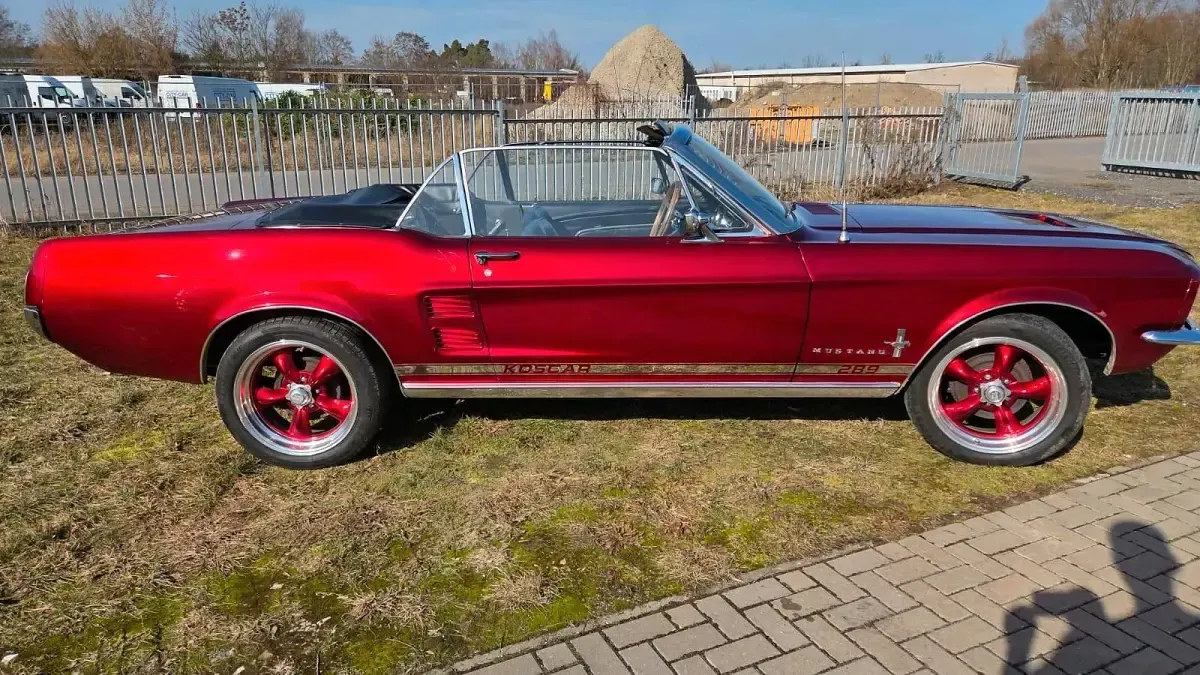 Gebraucht Ford V8 200 PS (147 kW) 1967 Rot Cabrio