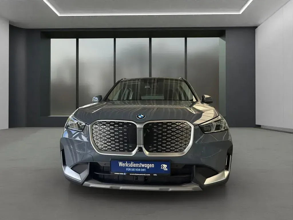 Gebraucht BMW iX1 Shadowline 230 kW (313 PS) 2025 Grau / storm bay (metallic) SUV