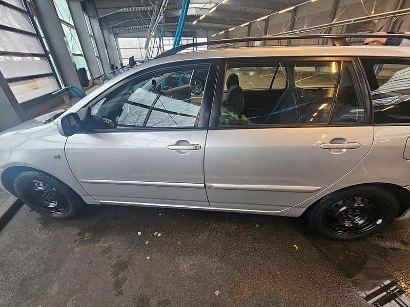 Gebraucht Toyota Corolla 90 PS (66 kW) 2004 Silber Kombi