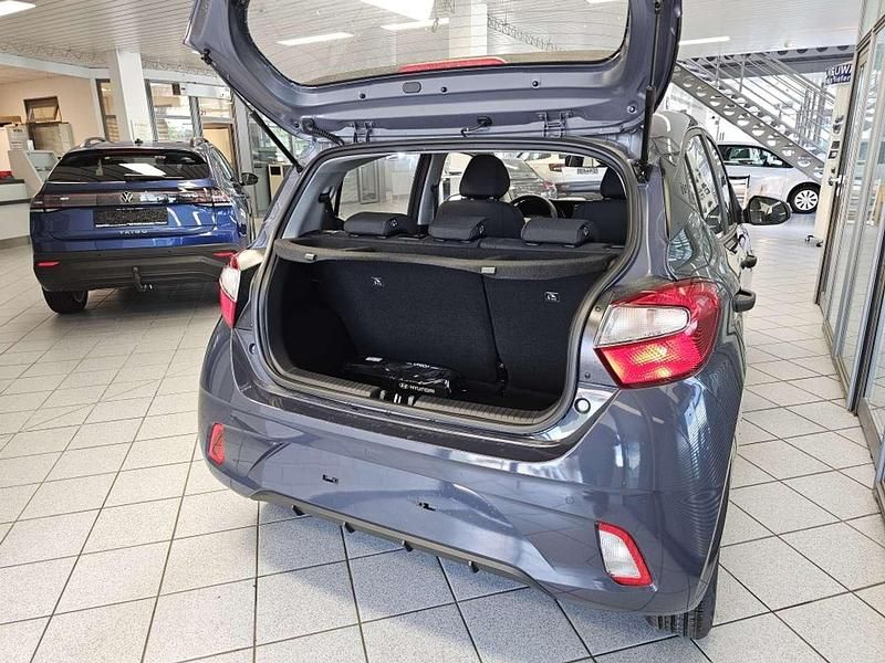 Neu Hyundai i10 63 PS (46 kW) 2026 Grau Kleinwagen