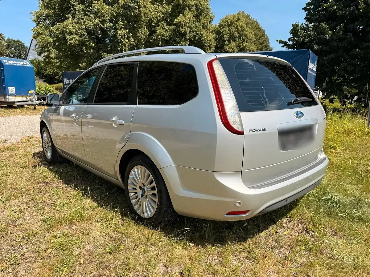 Gebraucht Ford Focus 108 PS (79 kW) 2010 Silber Kombi