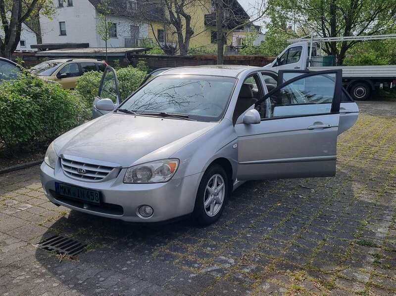 Silber Gebraucht 2005 Kia Cerato 2 Limousine | 1.699 € (Guter Preis) - Bild 1/4