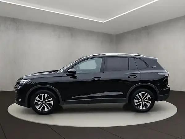Neu VW Tiguan 150 PS (110 kW) 2026 Grenadillschwarz metallic SUV