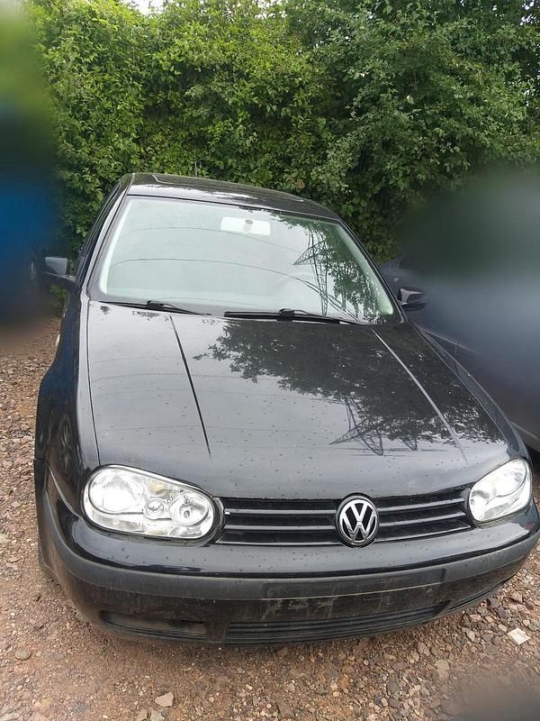 Schwarz Gebraucht 2000 VW Golf IV Kleinwagen | 800 € (Superpreis) - Bild 1/4