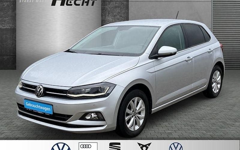 Reflexsilber metallic Gebraucht 2021 VW Polo Highline Limousine | 17.480 € (Fairer Preis) - Bild 1/4