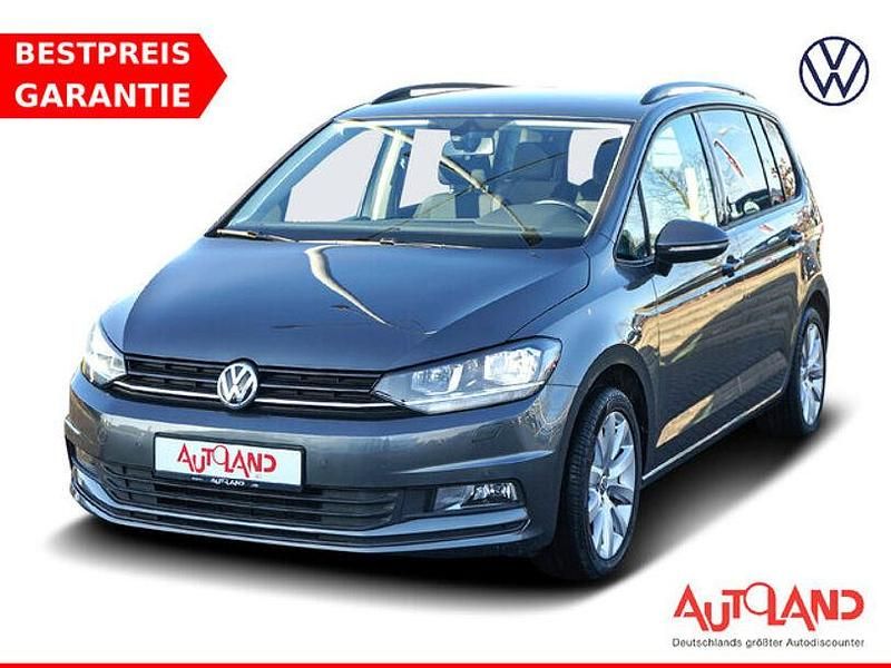 Grau Gebraucht 2017 VW Touran Trendline Van / Kleinbus | 19.990 € (Teuer) - Bild 1/4