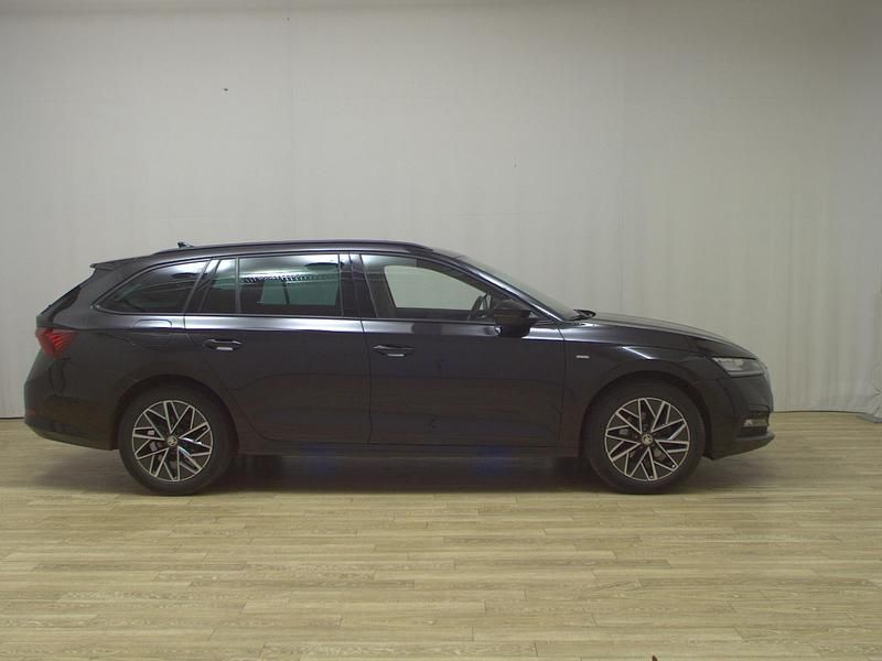 Schwarz Gebraucht 2021 Skoda Octavia Clever Kombi | 16.980 € (Guter Preis) - Bild 1/4