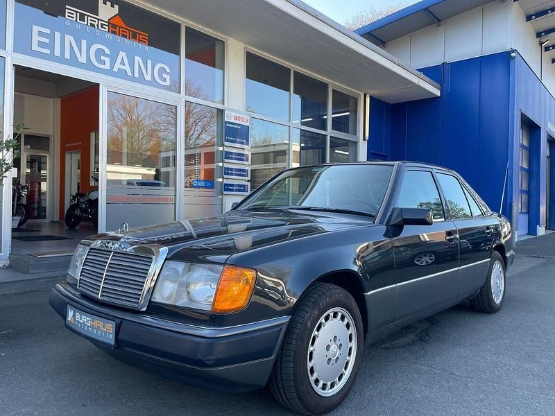 Schwarz Gebraucht 1989 Mercedes E200 Limousine | 9.990 € - Bild 1/4