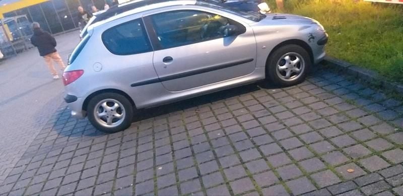 Gebraucht Peugeot 206 75 PS (55 kW) 2003 Silber Coupé