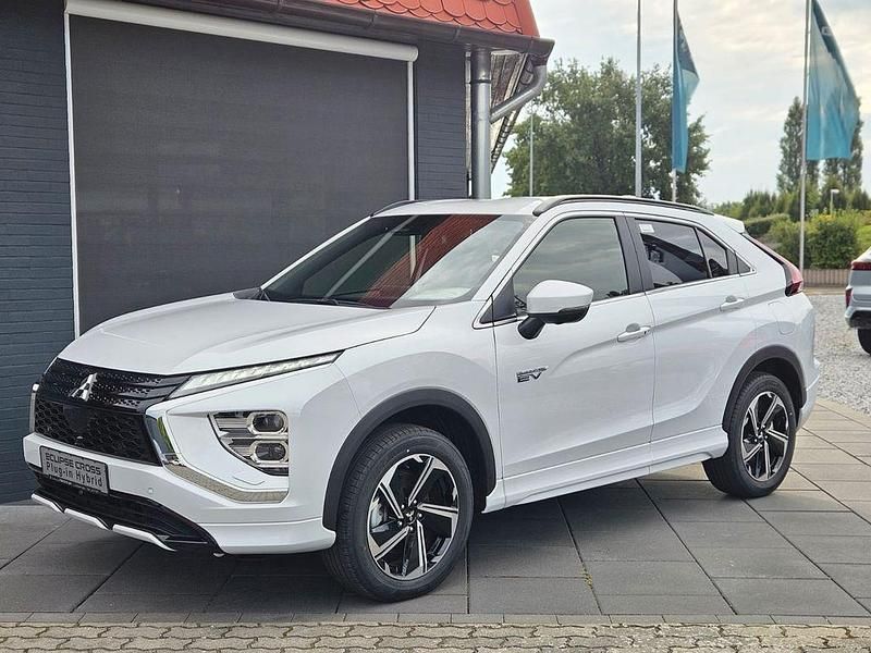 Weiß Gebraucht 2024 Mitsubishi Eclipse Cross Plus SUV | 33.900 € (Teuer) - Bild 1/4