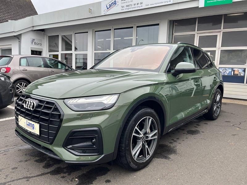Distriktgrün metallic Gebraucht 2021 Audi Q5 Advanced SUV | 42.480 € (Etwas zu teuer) - Bild 1/4