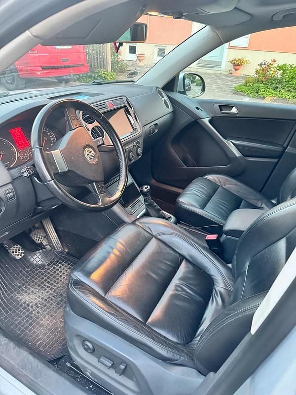 Gebraucht VW Tiguan 140 PS (102 kW) 2008 Silber SUV