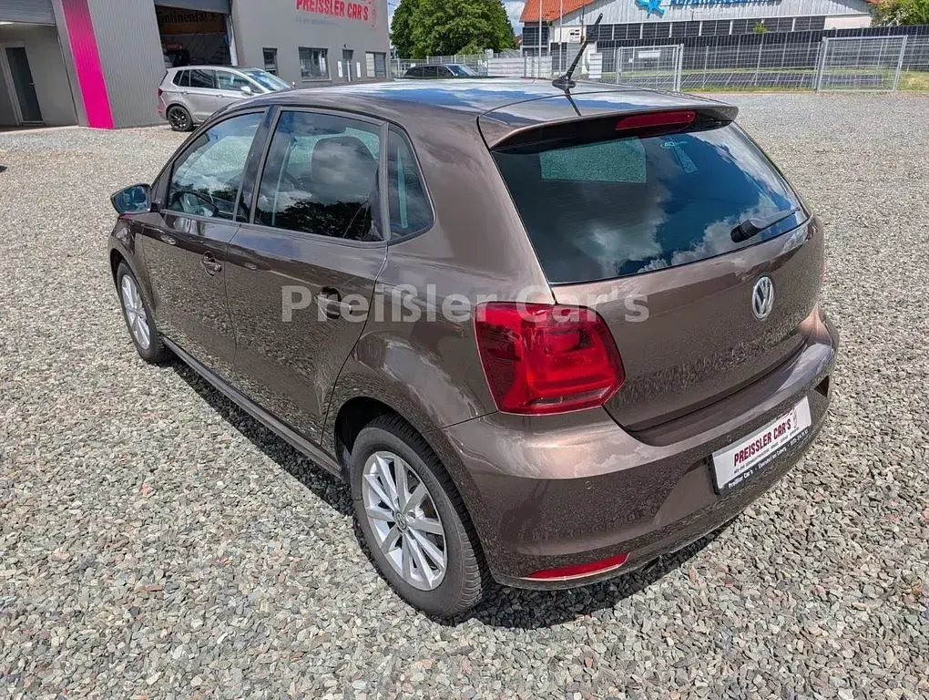 Używany VW Polo LOUNGE 90 KM (66 kW) 2015 Brązowy Hatchback