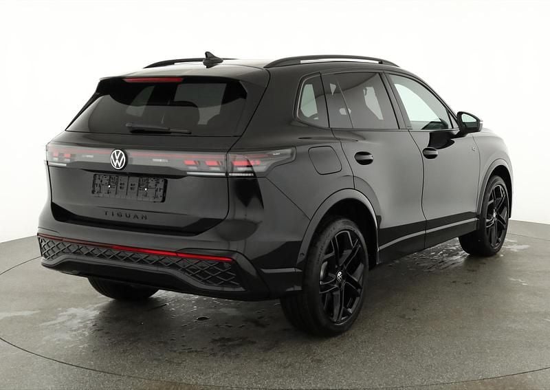 Neu VW Tiguan R-line 265 PS (194 kW) 2025 Grenadill schwarz metallic SUV