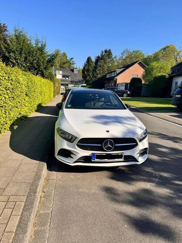 Weiß Gebraucht 2021 Mercedes A250 AMG Limousine | 30.500 € (Etwas zu teuer) - Bild 1/4