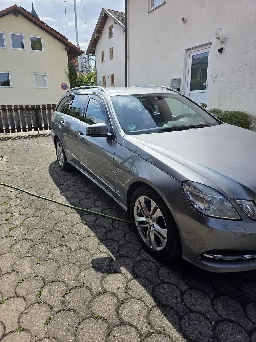 Gebraucht Mercedes E250 Avantgarde 204 PS (150 kW) 2012 Grau Kombi