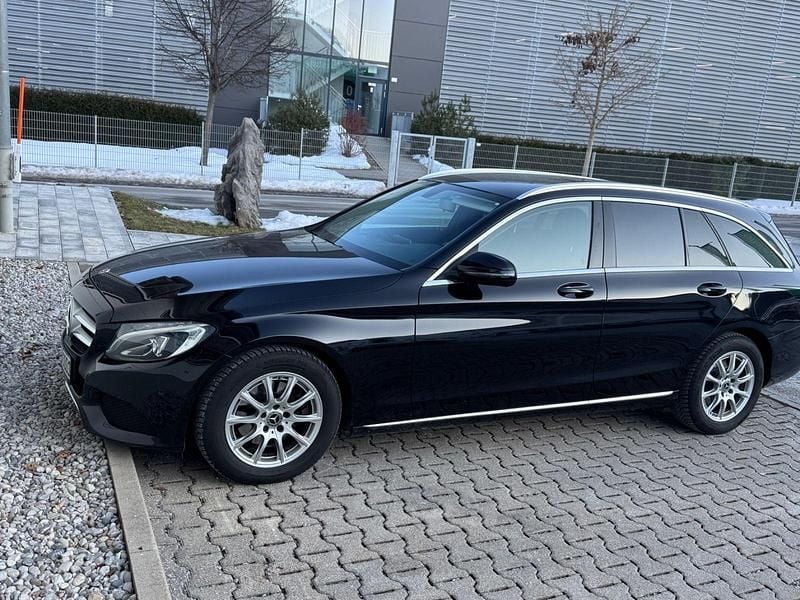 Schwarz Gebraucht 2017 Mercedes 200 Kombi | 14.870 € (Guter Preis) - Bild 1/2