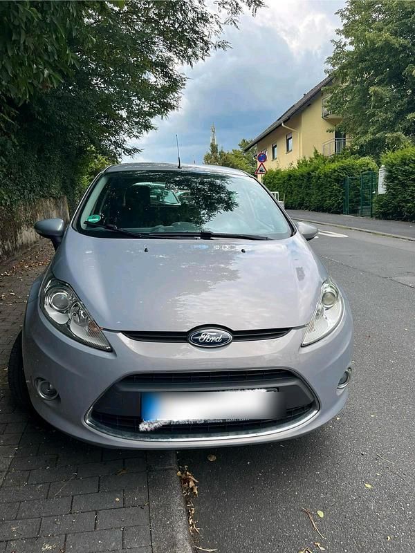 Grau Gebraucht 2011 Ford Fiesta Kleinwagen | 4.350 € (Fairer Preis) - Bild 1/4