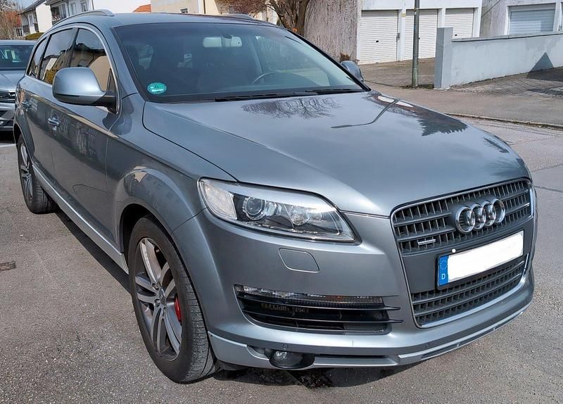 Grau Gebraucht 2008 Audi Q7 Comfort SUV | 13.900 € (Guter Preis) - Bild 1/4
