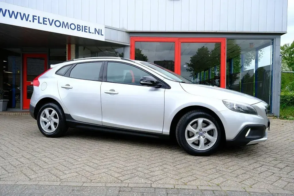 Gebraucht Volvo V40 CC Momentum 179 PS (131 kW) 2014 Grau Kombi
