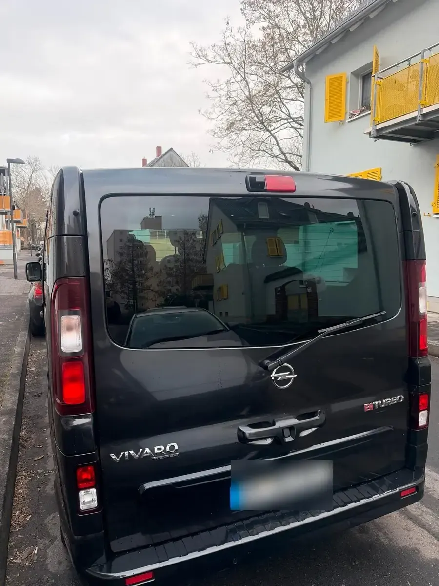Gebraucht Opel Vivaro 145 PS (106 kW) 2018 Braun Van / Kleinbus