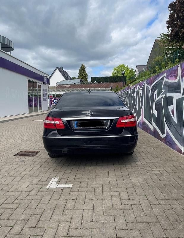 Gebraucht Mercedes E220 170 PS (125 kW) 2009 Schwarz Limousine
