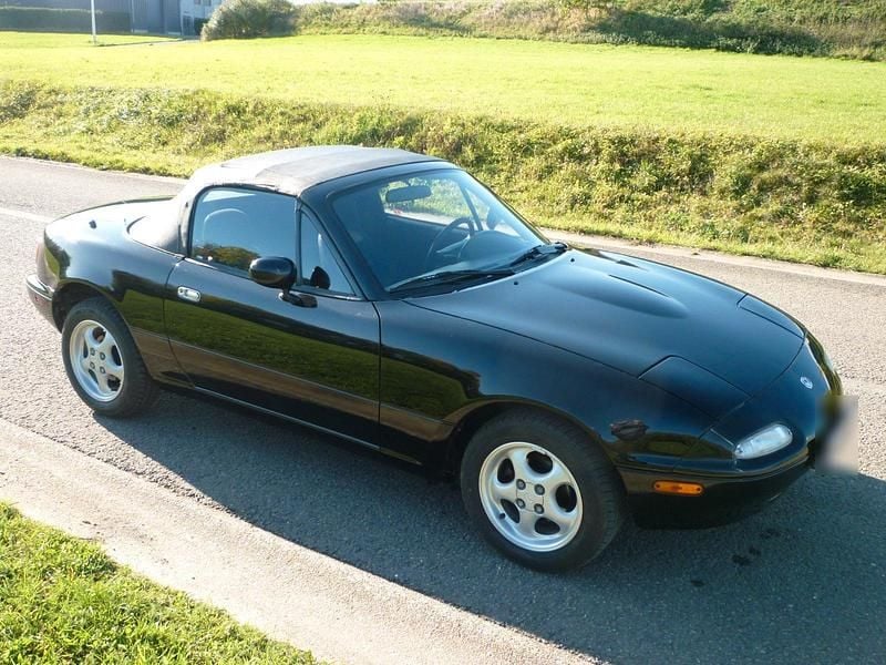 Second-hand Mazda MX5 115 CP (84 kW) 1993 Negru Cabrio