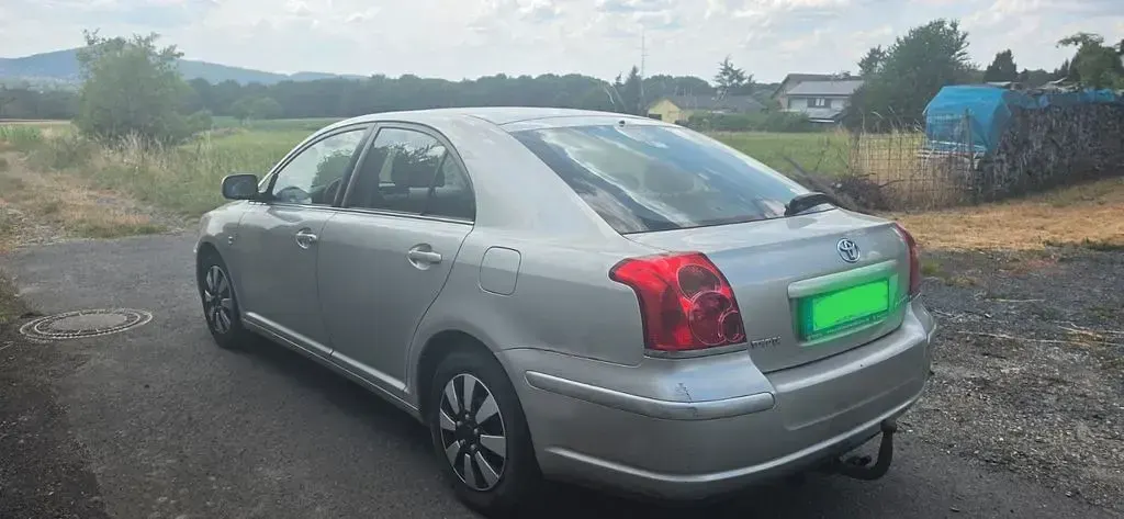 Gebraucht Toyota Avensis 129 PS (94 kW) 2004 Grau Limousine