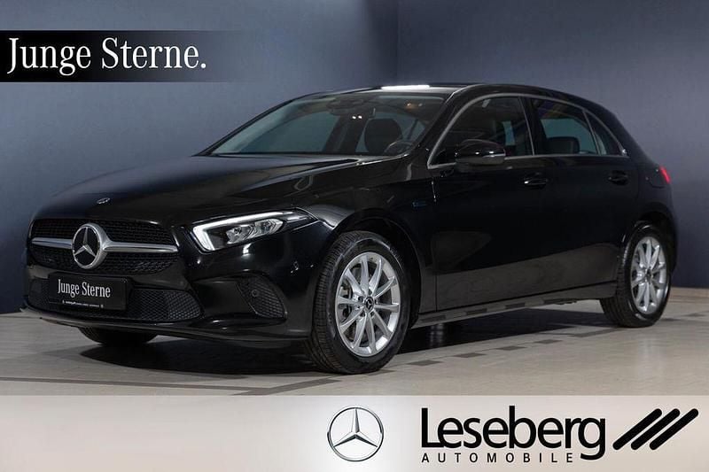 Kosmosschwarz Gebraucht 2020 Mercedes A250 Progressive Limousine | 22.490 € (Guter Preis) - Bild 1/4
