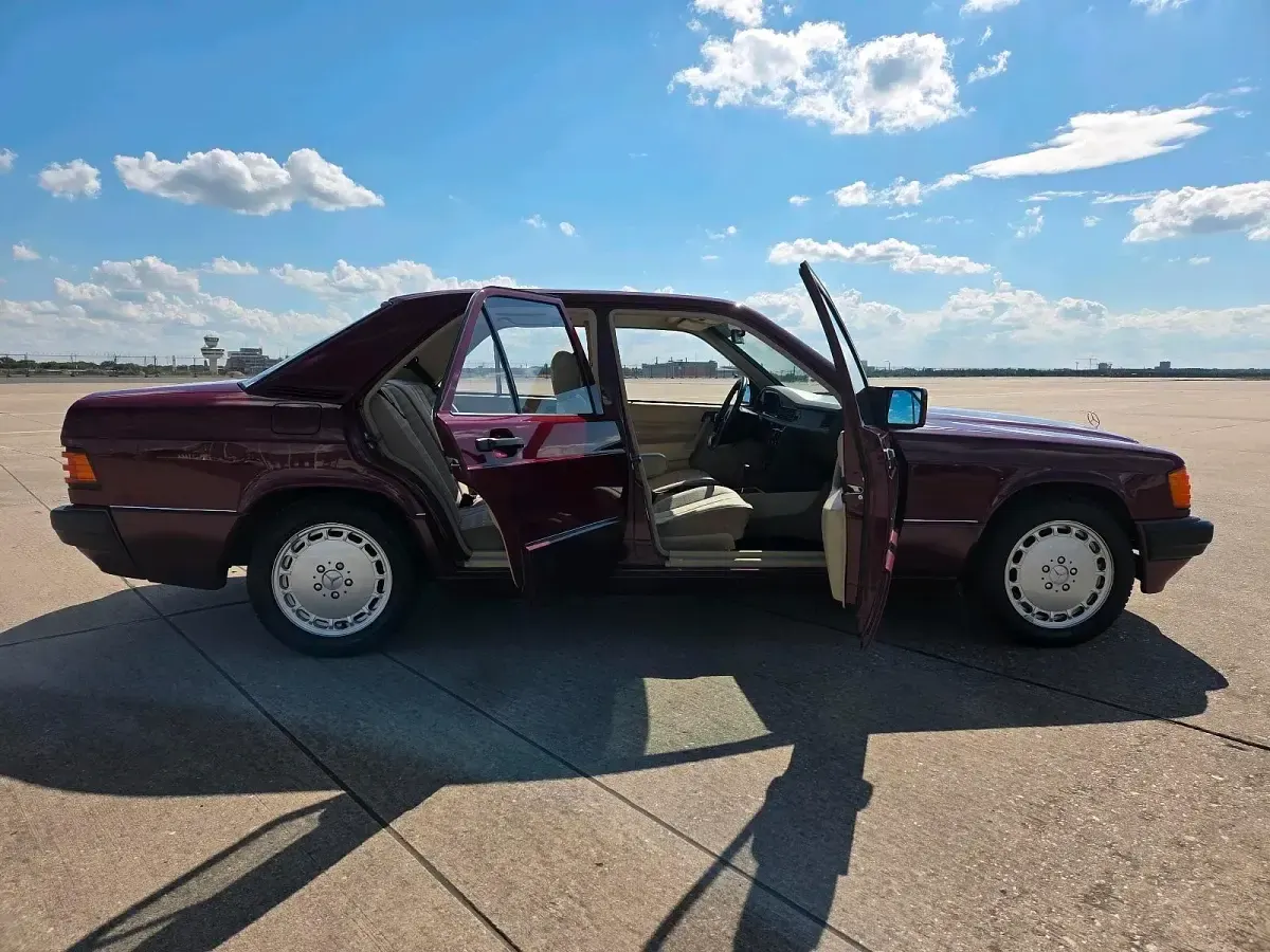 Gebraucht Mercedes 190 122 PS (89 kW) 1992 Rot Limousine