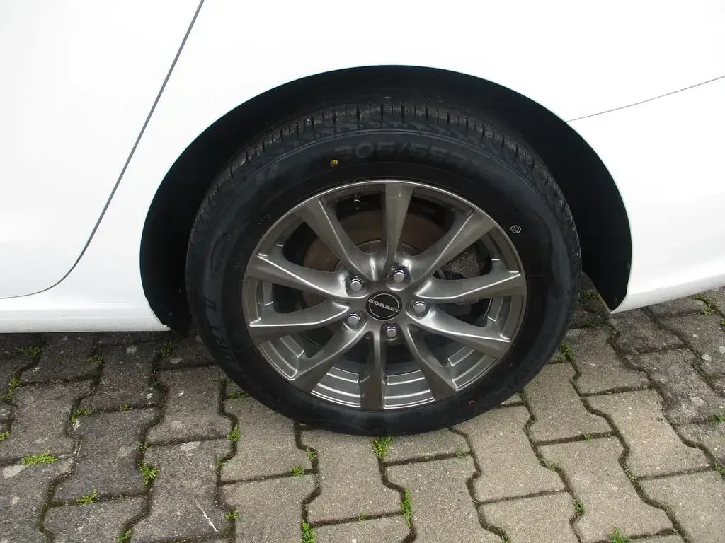 Gebraucht Hyundai i30 Pure 101 PS (74 kW) 2018 Weiß Kombi