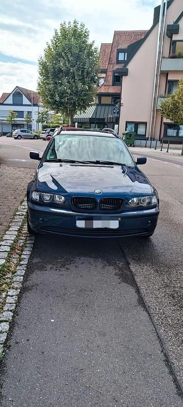 Blau Gebraucht 2005 BMW 318 Kombi | 1.950 € (Fairer Preis) - Bild 1/4