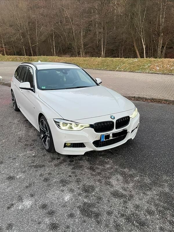 Weiß Gebraucht 2017 BMW 318 M Sport Kombi | 12.450 € (Fairer Preis) - Bild 1/4