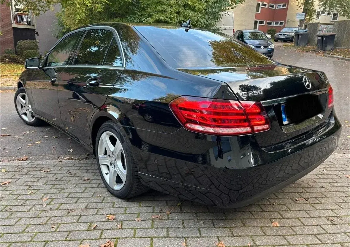 Gebraucht Mercedes E250 204 PS (150 kW) 2015 Schwarz Limousine