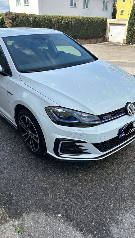 Weiß Gebraucht 2018 VW Golf VII GTE Limousine | 20.800 € (Etwas zu teuer) - Bild 1/4