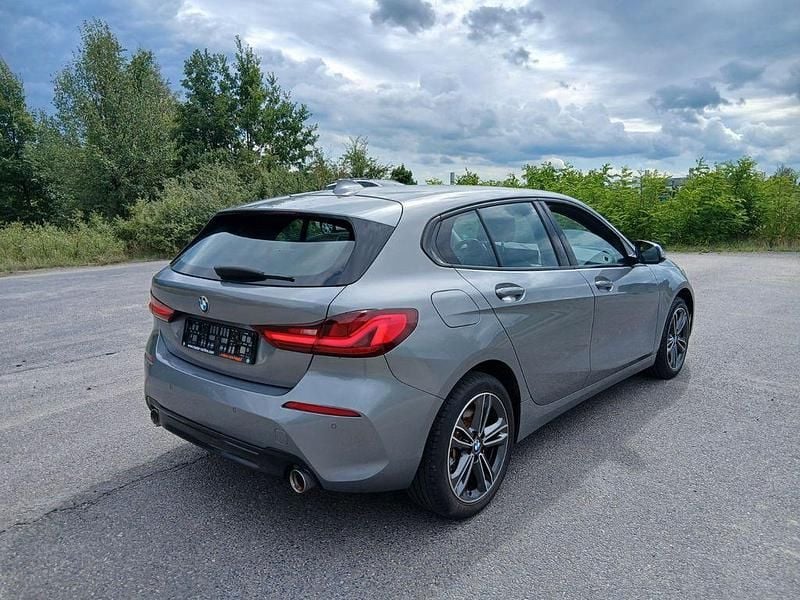 Grau Gebraucht 2023 BMW 120 M Sport Kleinwagen | 17.500 € (Superpreis) - Bild 1/4