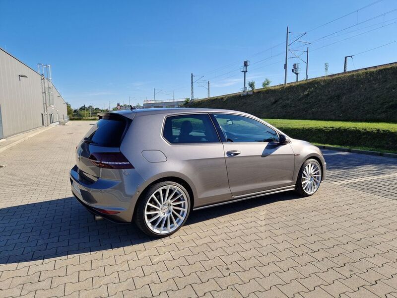 Grau Gebraucht 2016 VW Golf VII GTI Limousine | 22.950 € (Fairer Preis) - Bild 1/4