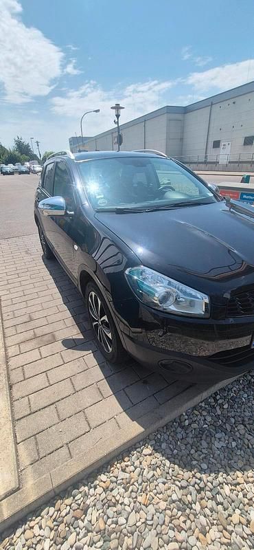 Schwarz Gebraucht 2011 Nissan Qashqai SUV | 6.699 € (Fairer Preis) - Bild 1/4