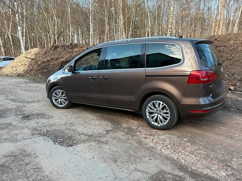 Second-hand VW Sharan 140 CP (102 kW) 2010 Maro Monovolum
