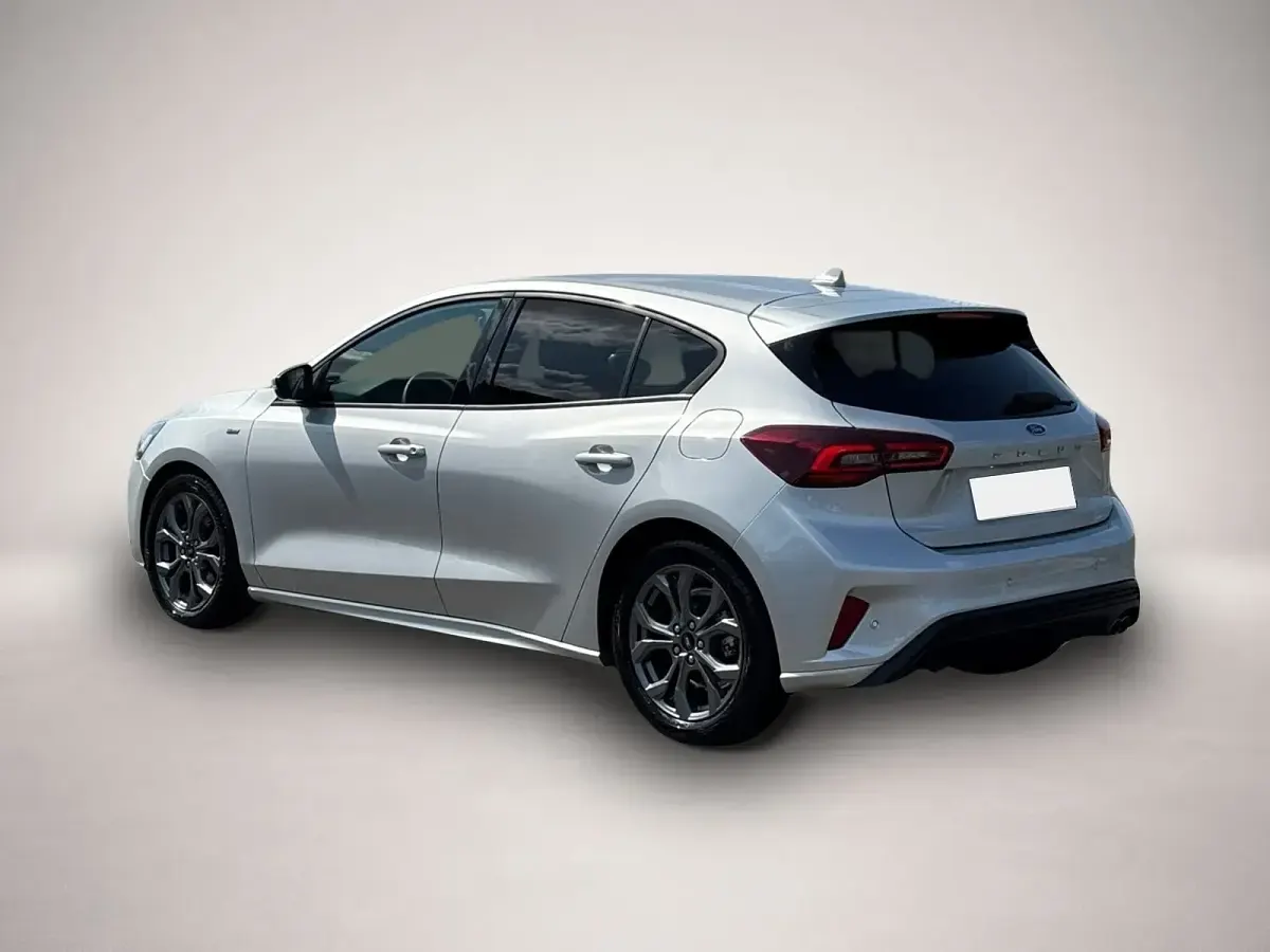 Gebraucht Ford Focus ST-Line 125 PS (91 kW) 2025 Silber Limousine