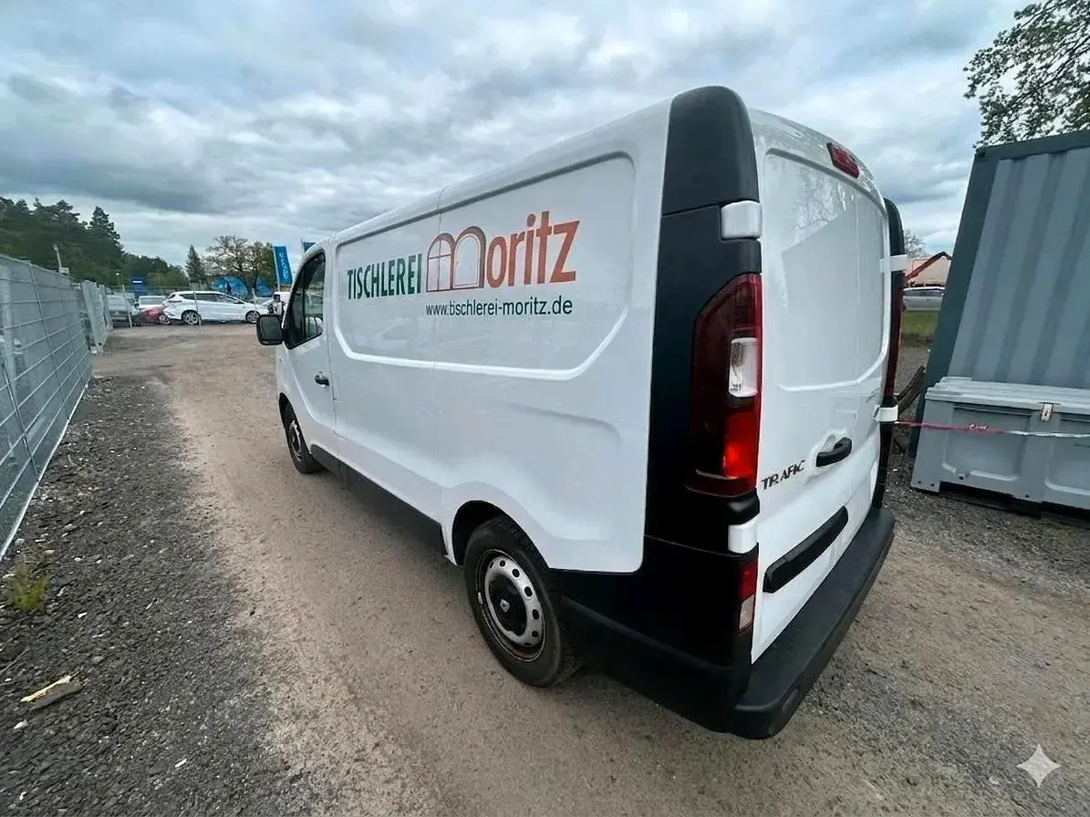 Gebraucht Renault Trafic 95 PS (69 kW) 2018 Weiß Van / Kleinbus