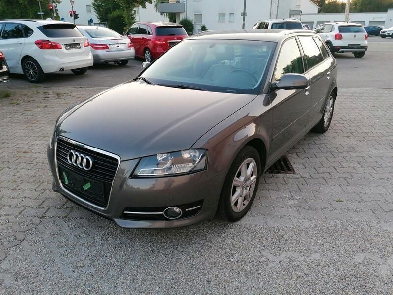 Grau Gebraucht 2011 Audi A3 Sportback Ambiente Kombi | 7.680 € (Guter Preis) - Bild 1/4